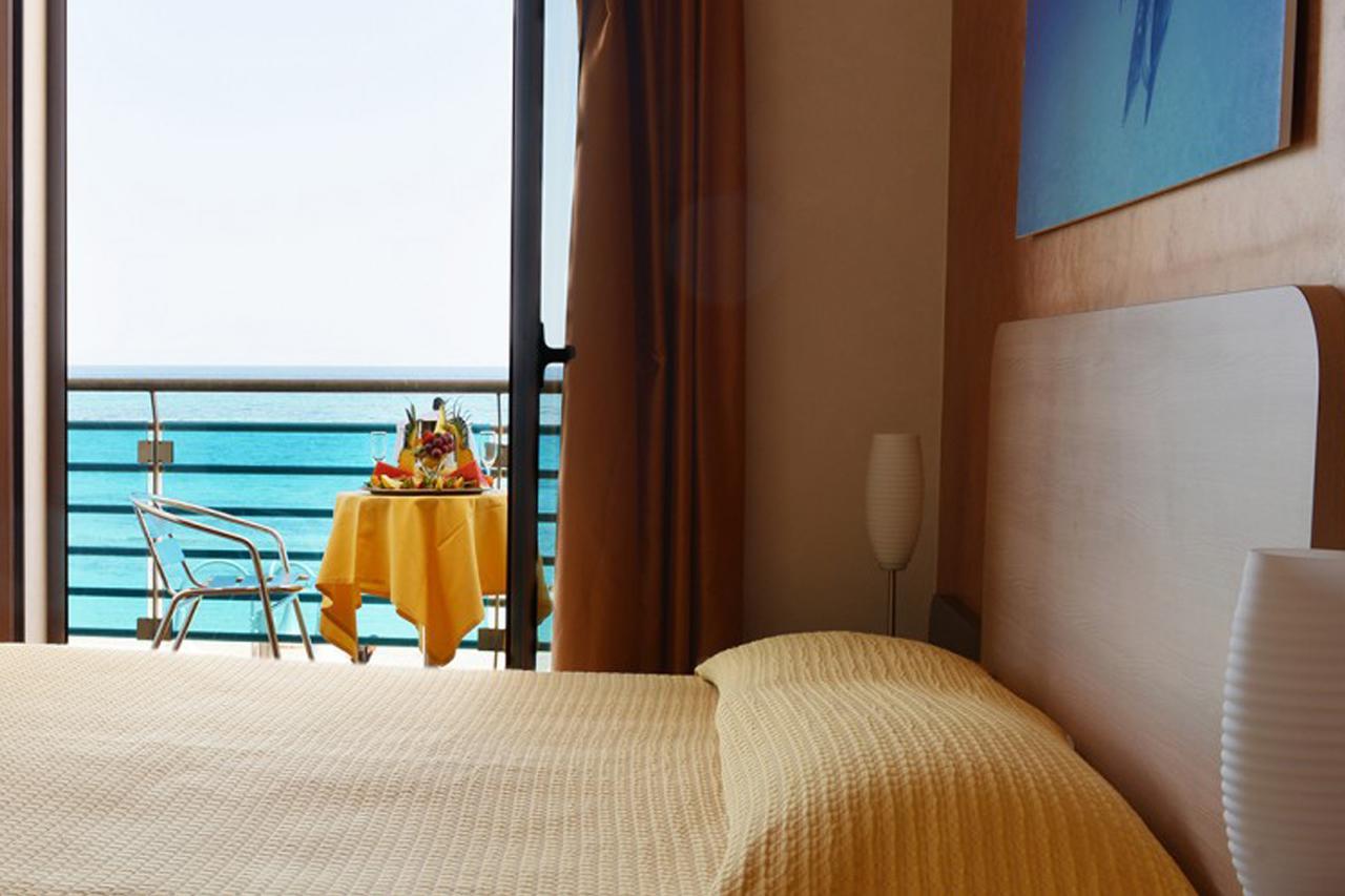 Hotel Mirage Торре-Санта-Сабіна Екстер'єр фото