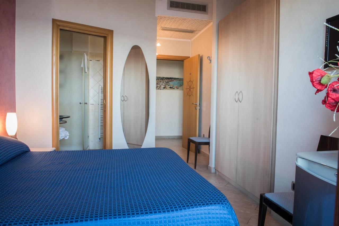 Hotel Mirage Торре-Санта-Сабіна Номер фото